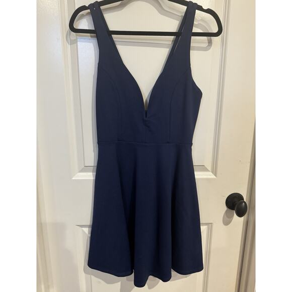 Lulu’s plunge neck navy dress new with tags size medium - Picture 1 of 7